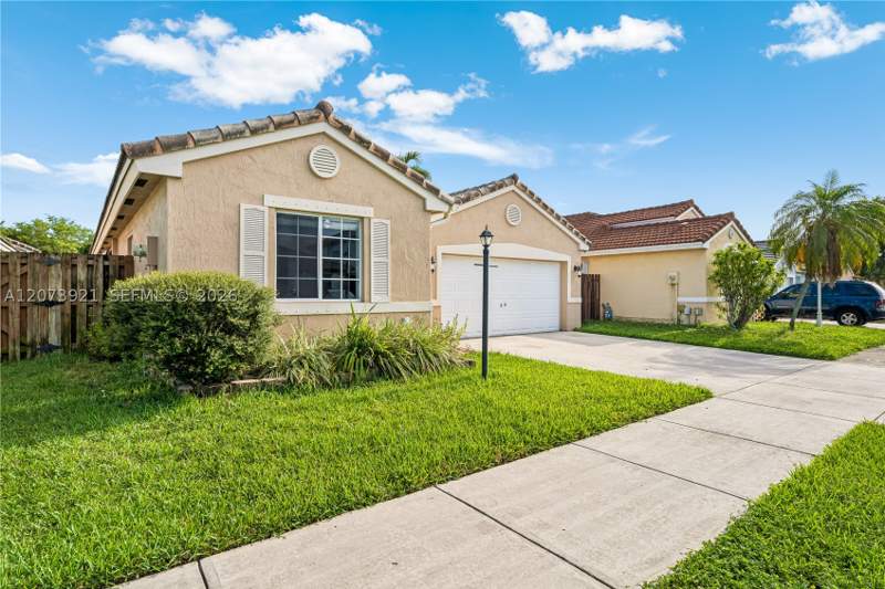 3 bedroom SingleFamilyResidence at 15840 SW 85th St, Lago Mar South 2nd Addn, Miami — photo 3