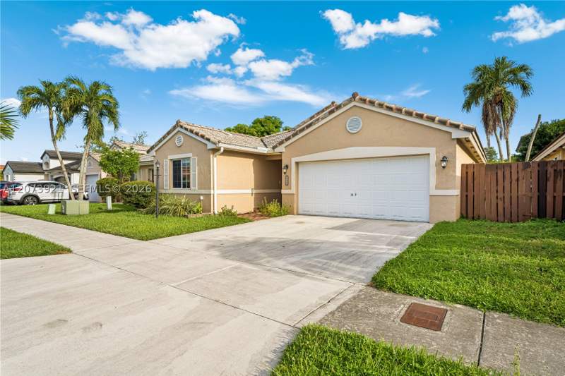 3 bedroom SingleFamilyResidence at 15840 SW 85th St, Lago Mar South 2nd Addn, Miami — photo 4