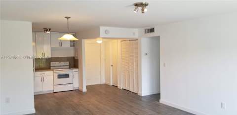 15205 NE 6th Ave D204, Miami FL - photo 13 of 32