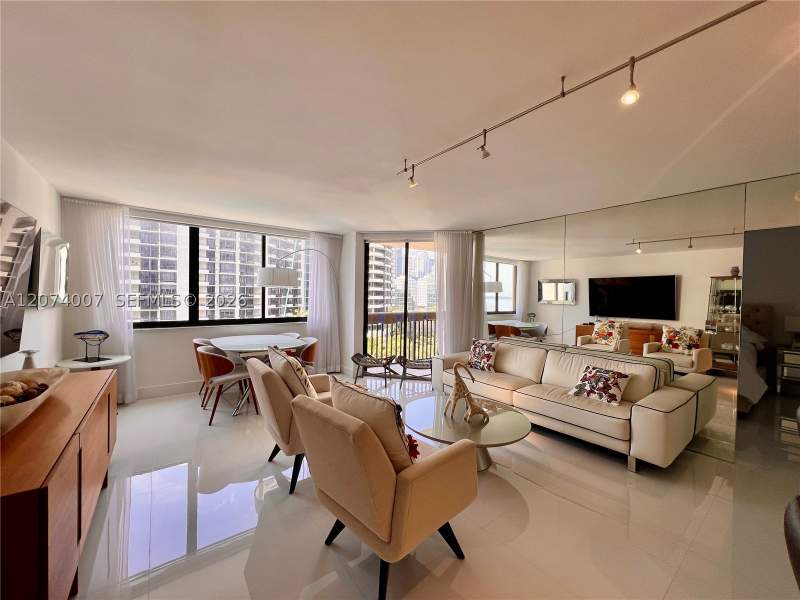 2 bedroom Condominium at 540 Brickell Key Dr 919, Brickell Key II Condo, Miami — photo 2