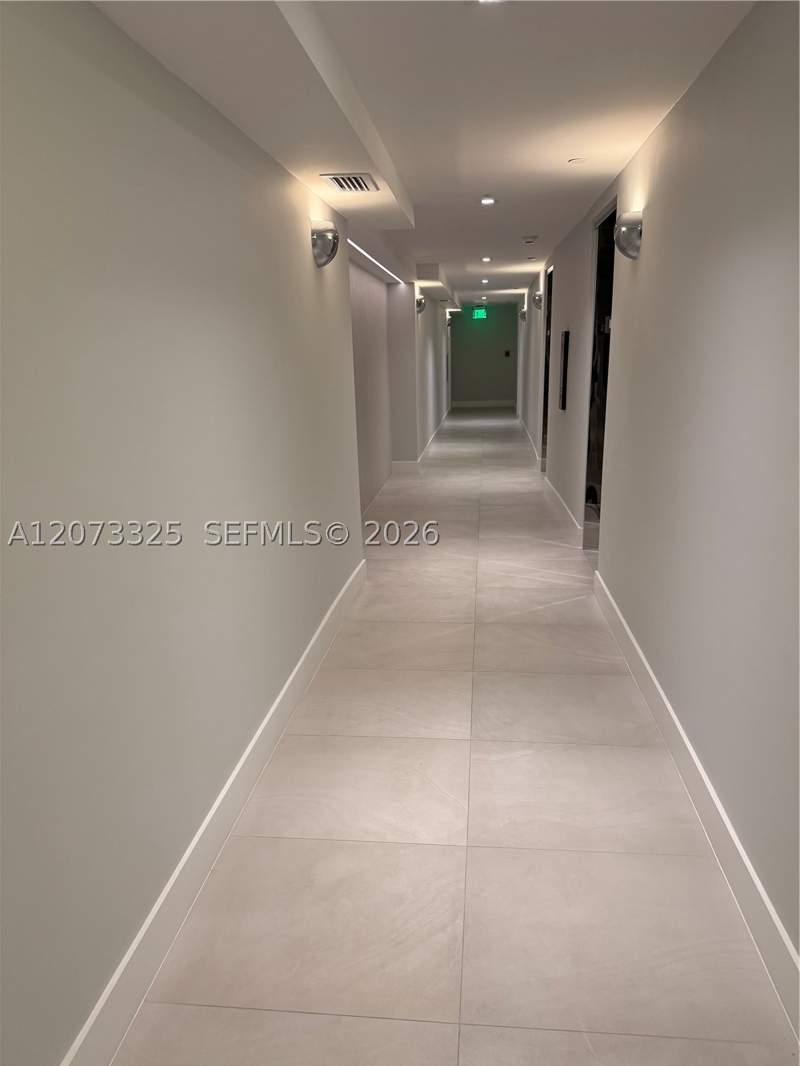 1 bedroom Condominium at 2457 Collins Ave 1405, The Royal Club Condo, Miami Beach — photo 3