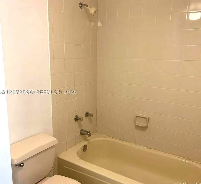 2 bedroom Condominium at 8670 SW 212th St 105, Le Club At Old Cutler Con, Cutler Bay — photo 4