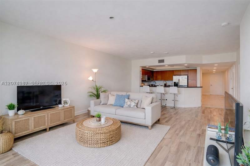 3 bedroom Condominium at 15051 Royal Oaks Ln 503, The Oaks I Condo, North Miami — photo 3