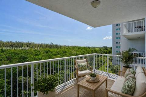 15051 Royal Oaks Ln 503, North Miami FL - photo 7 of 15