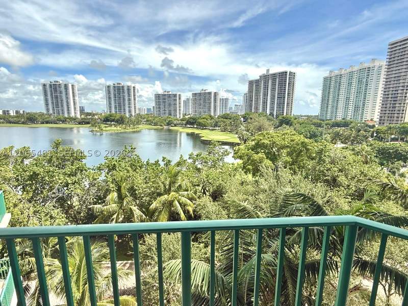 2 bedroom Condominium at 20000 E Country Club Dr 612, Turnberry Vlg No Tower Co, Aventura — photo 2