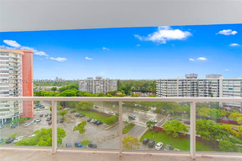2 bedroom Condominium at 1301 NE Miami Gardens Dr 1025W, BUCKLEY TOWERS CONDO - EA, Miami — photo 3