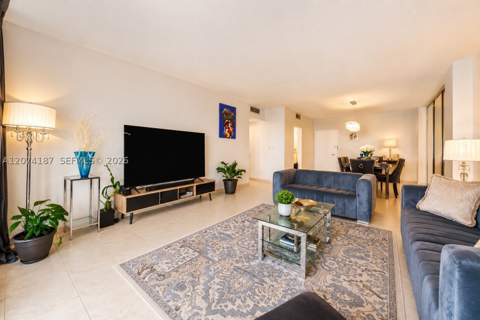 300 Bayview Dr 807, Sunny Isles Beach FL - photo 6 of 23