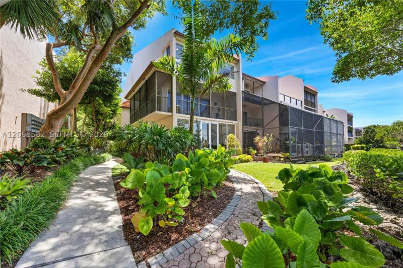 3 bedroom Townhouse at 5996 Paradise Point Dr, Royal Harbour Yacht Club, Palmetto Bay — photo 2
