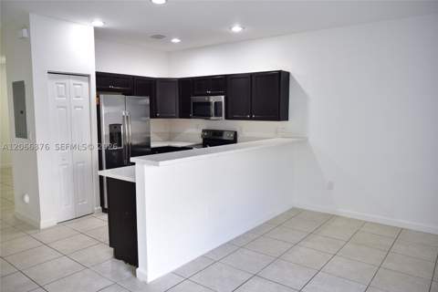 3209 SE 5th St, Homestead FL - photo 10 of 35