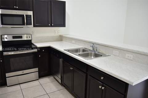 3209 SE 5th St, Homestead FL - photo 6 of 35