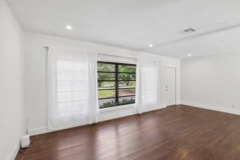 1040 NW 149th Street, Miami FL - photo 15 of 29