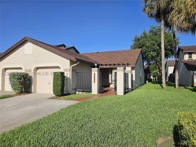 3 bedroom Townhouse at 10240 SW 137th Ct, Valencia Townhomes, Miami — photo 3