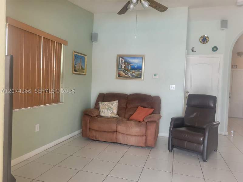 3 bedroom SingleFamilyResidence at 14770 SW 172nd St, LUZ ESTELA SUB, Miami — photo 4