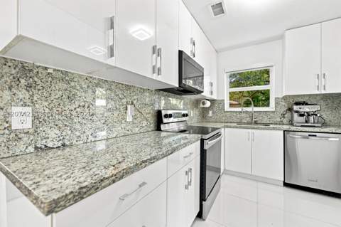 367 NE 86th St, El Portal FL - photo 11 of 33