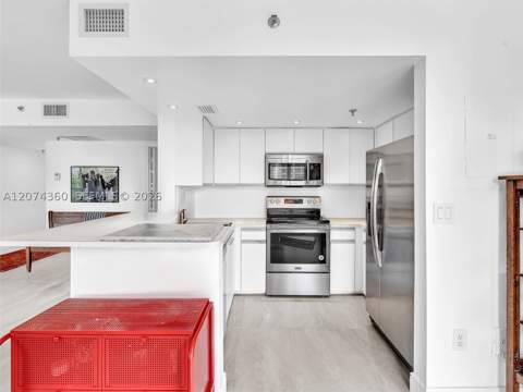 1621 Bay Rd 408, Miami Beach FL - photo 14 of 42