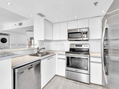 1621 Bay Rd 408, Miami Beach FL - photo 15 of 42