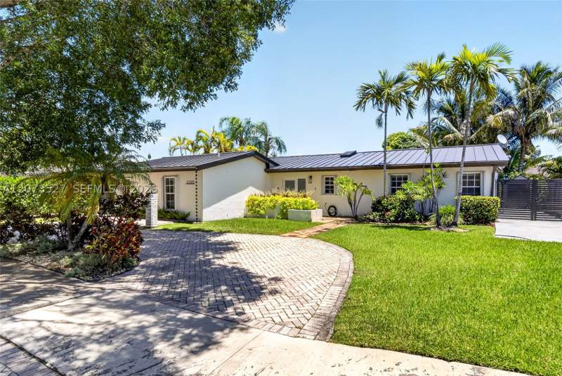 3 bedroom SingleFamilyResidence at 10315 SW 129th Ct, First Addn To Calusa Club, Miami — photo 2