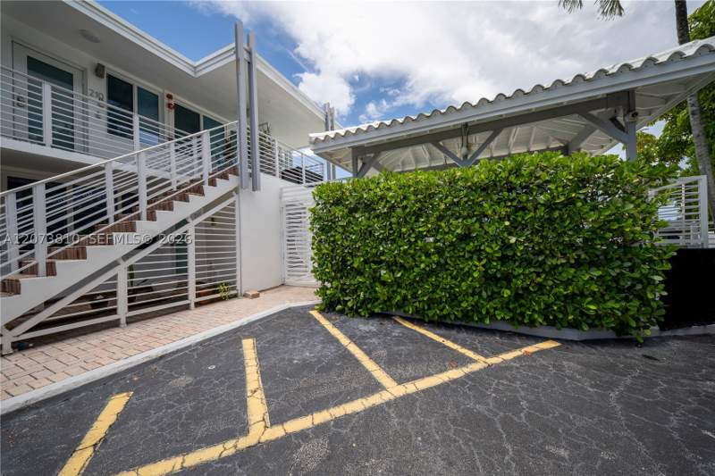 1 bedroom Condominium at 405 N Hibiscus Dr 202, Island Club Of South Beac, Miami Beach — photo 2