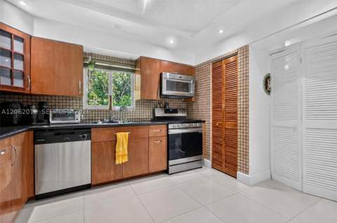17200 NE 15th Ave, North Miami Beach FL - photo 13 of 44