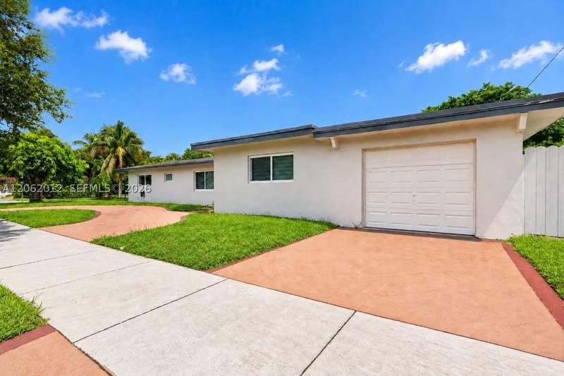 3 bedroom SingleFamilyResidence at 17200 NE 15th Ave, Fulford By Sea, North Miami Beach — photo 4