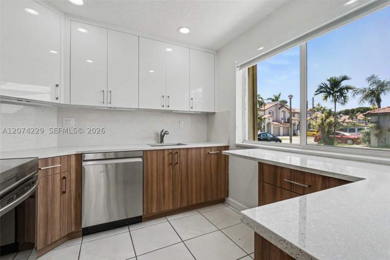 2 bedroom Townhouse at 5118 NW 115th Ct, Doral Landings Townhomes, Doral — photo 4
