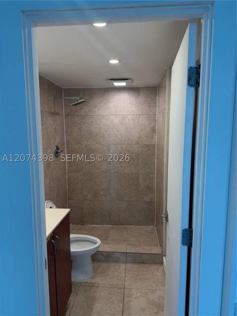 7501 E Treasure Dr 6K, North Bay Village FL - photo 10 of 11