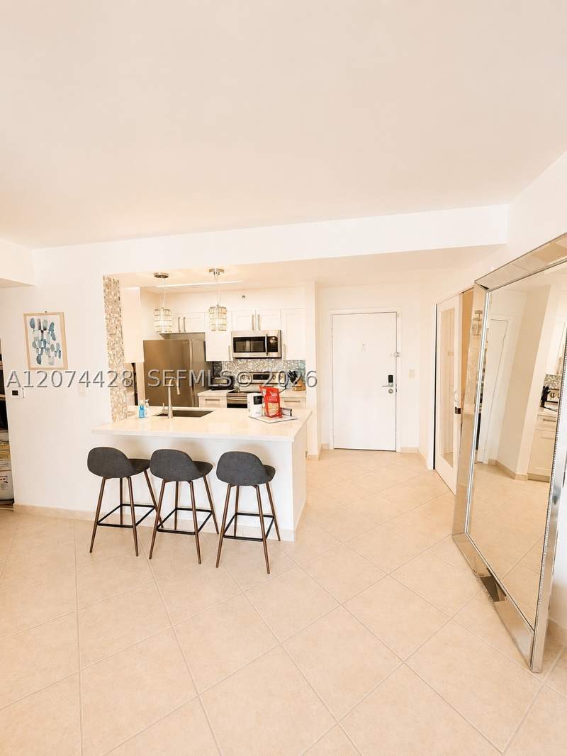 1 bedroom Condominium at 19701 E Country Club Dr 5605, The Yacht Club At Aventur, Aventura — photo 4