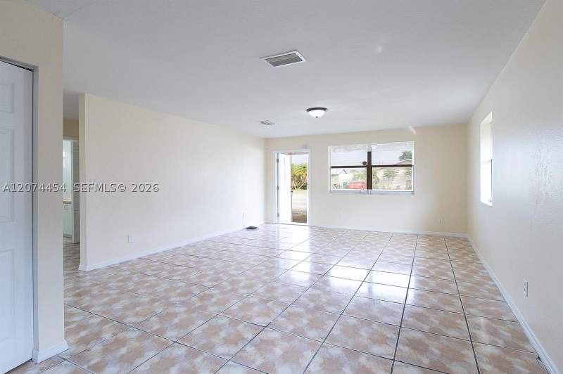 3 bedroom SingleFamilyResidence at 455 NW 14th St, Washington Park, Florida City — photo 3