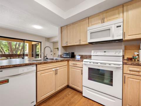 9255 SW 125th Ave 310-R, Miami FL - photo 6 of 17