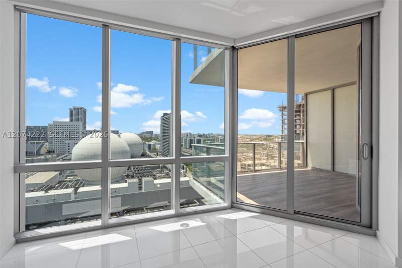1 bedroom Condominium at 851 NE 1st Ave 1506, Paramount Miami Worldcent, Miami — photo 2
