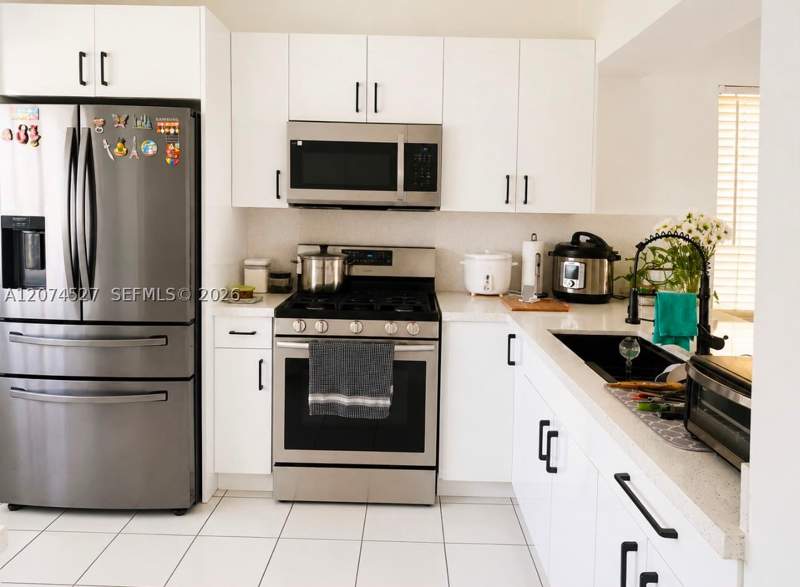 3 bedroom SingleFamilyResidence at 27726 SW 132nd Ct, Sunny Day Homes Sec 1, Homestead — photo 4