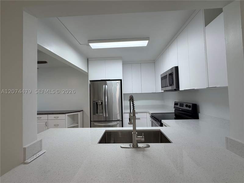 2 bedroom Condominium at 423 NE 210th Cir Ter 104-25, Monterey Village-One Cond, Miami — photo 2