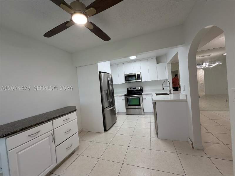 2 bedroom Condominium at 423 NE 210th Cir Ter 104-25, Monterey Village-One Cond, Miami — photo 3