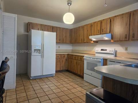 6745 NW 169th St 14F, Hialeah FL - photo 10 of 17