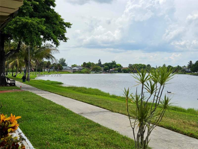 3 bedroom Townhouse at 6745 NW 169th St 14F, Woods Landing Condo Ph I, Hialeah — photo 3
