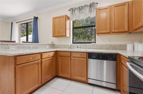 9033 W 33rd Avenue, Hialeah FL - photo 10 of 27