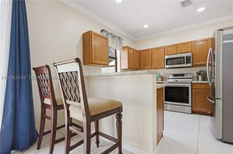 9033 W 33rd Avenue, Hialeah FL - photo 8 of 27