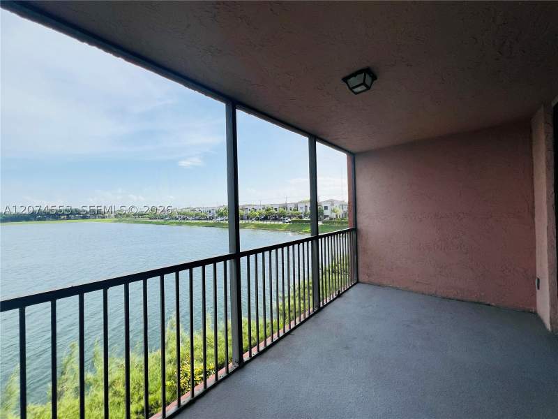 2 bedroom Condominium at 20860 San Simeon Way 205-6, Lakeview Of The Calf Club, Miami — photo 3