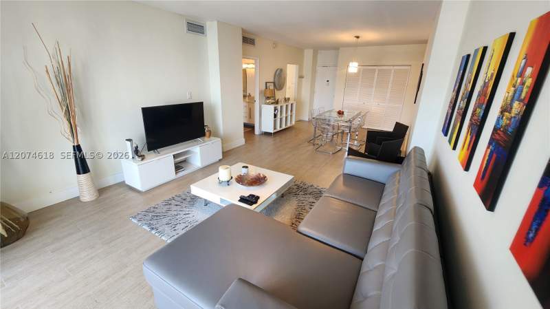 1 bedroom Condominium at 500 Bayview Dr 1725, Arlen House West Condo, Sunny Isles Beach — photo 4