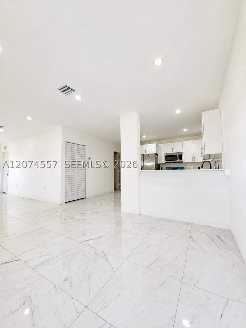 3 bedroom SingleFamilyResidence at 980 NW 13th St, Newport, Homestead — photo 5