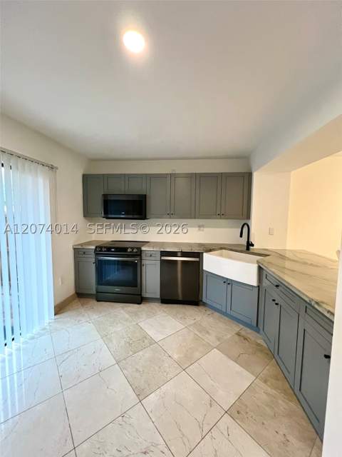 7803 SW 102nd Ln, Miami FL - photo 9 of 36
