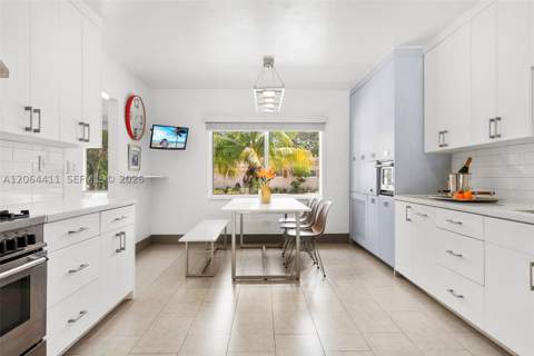 831 NE 109th St, Biscayne Park FL - photo 14 of 67