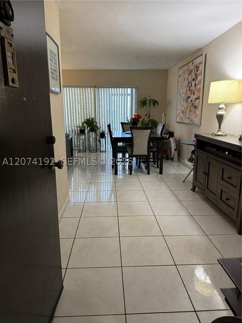 1 bedroom Condominium at 10395 N Kendall Dr V1, Kendall Acres Condo Bldg, Miami — photo 3