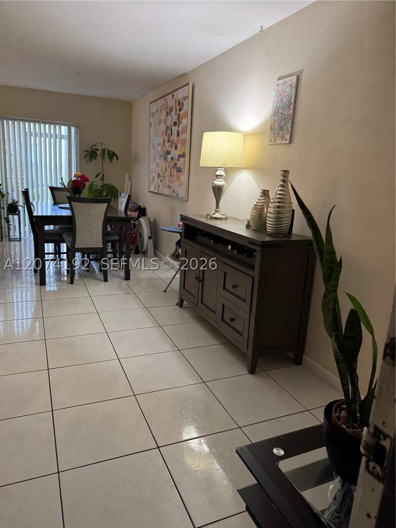 1 bedroom Condominium at 10395 N Kendall Dr V1, Kendall Acres Condo Bldg, Miami — photo 4