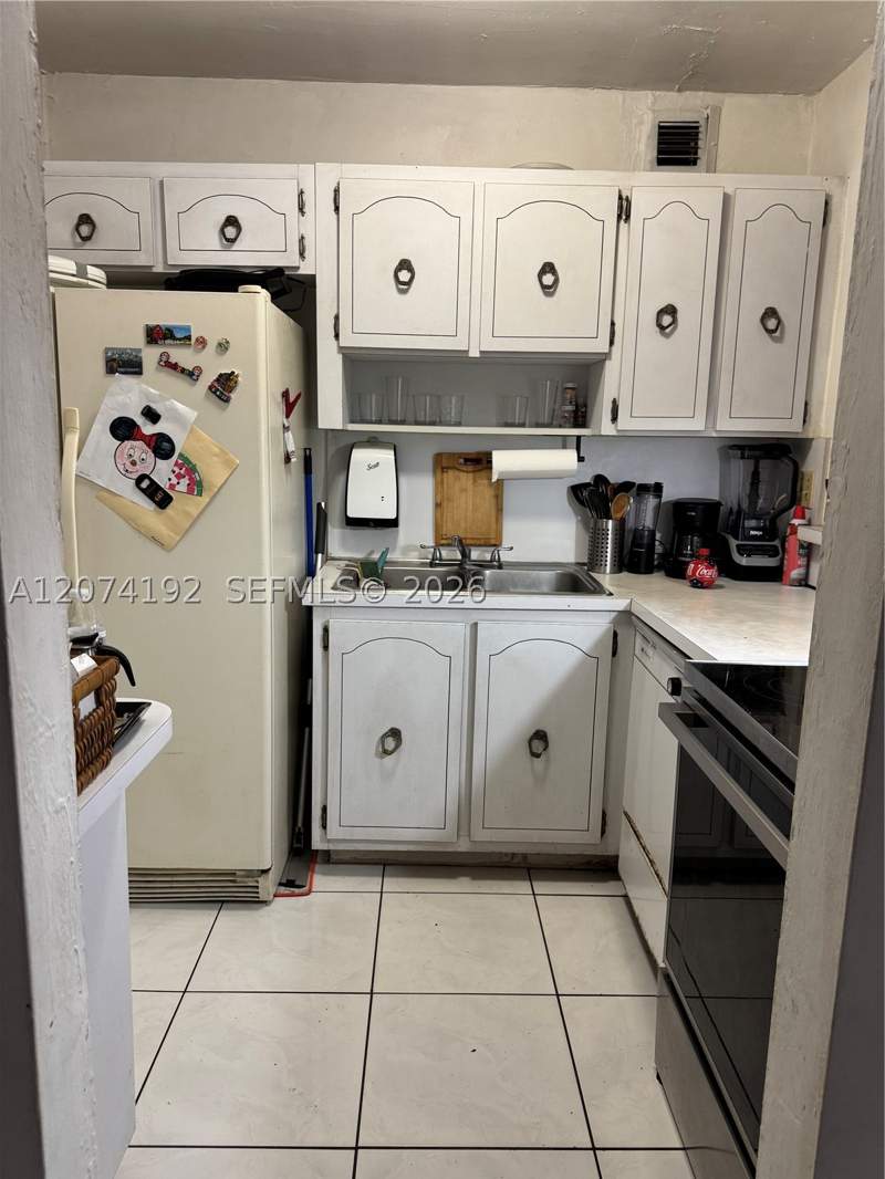1 bedroom Condominium at 10395 N Kendall Dr V1, Kendall Acres Condo Bldg, Miami — photo 5