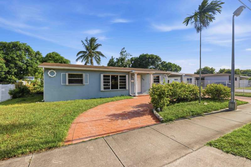 3 bedroom SingleFamilyResidence at 980 NW 183rd Street, Scott Lake Manor Sec 2, Miami Gardens — photo 2