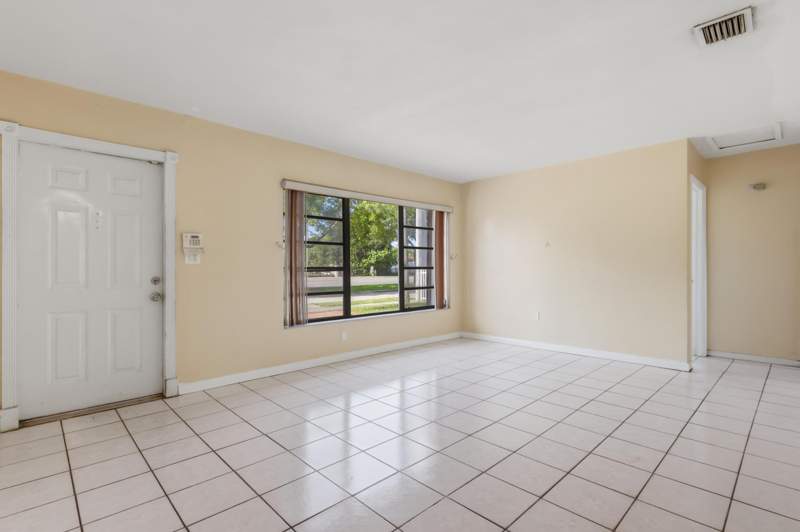 3 bedroom SingleFamilyResidence at 980 NW 183rd Street, Scott Lake Manor Sec 2, Miami Gardens — photo 5