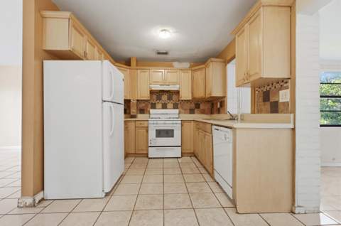 980 NW 183rd Street, Miami Gardens FL - photo 8 of 25