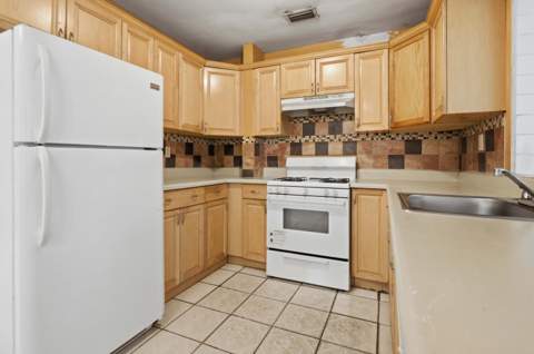980 NW 183rd Street, Miami Gardens FL - photo 9 of 25