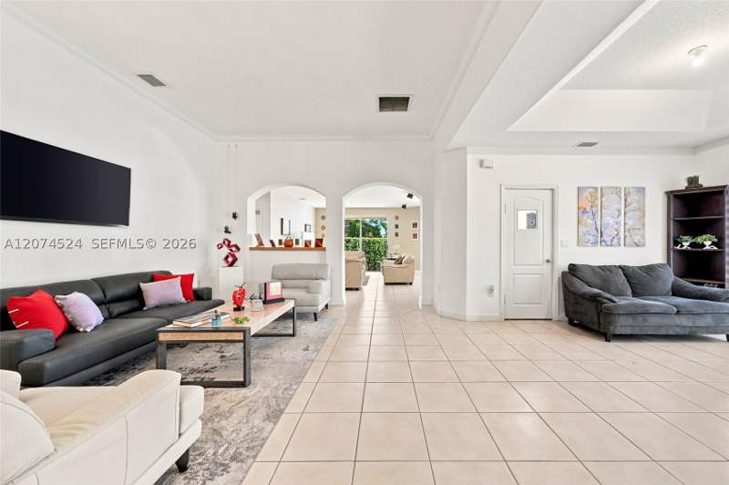 4 bedroom SingleFamilyResidence at 15429 SW 36th Ter, Ponce Estates Sec 2, Miami — photo 5